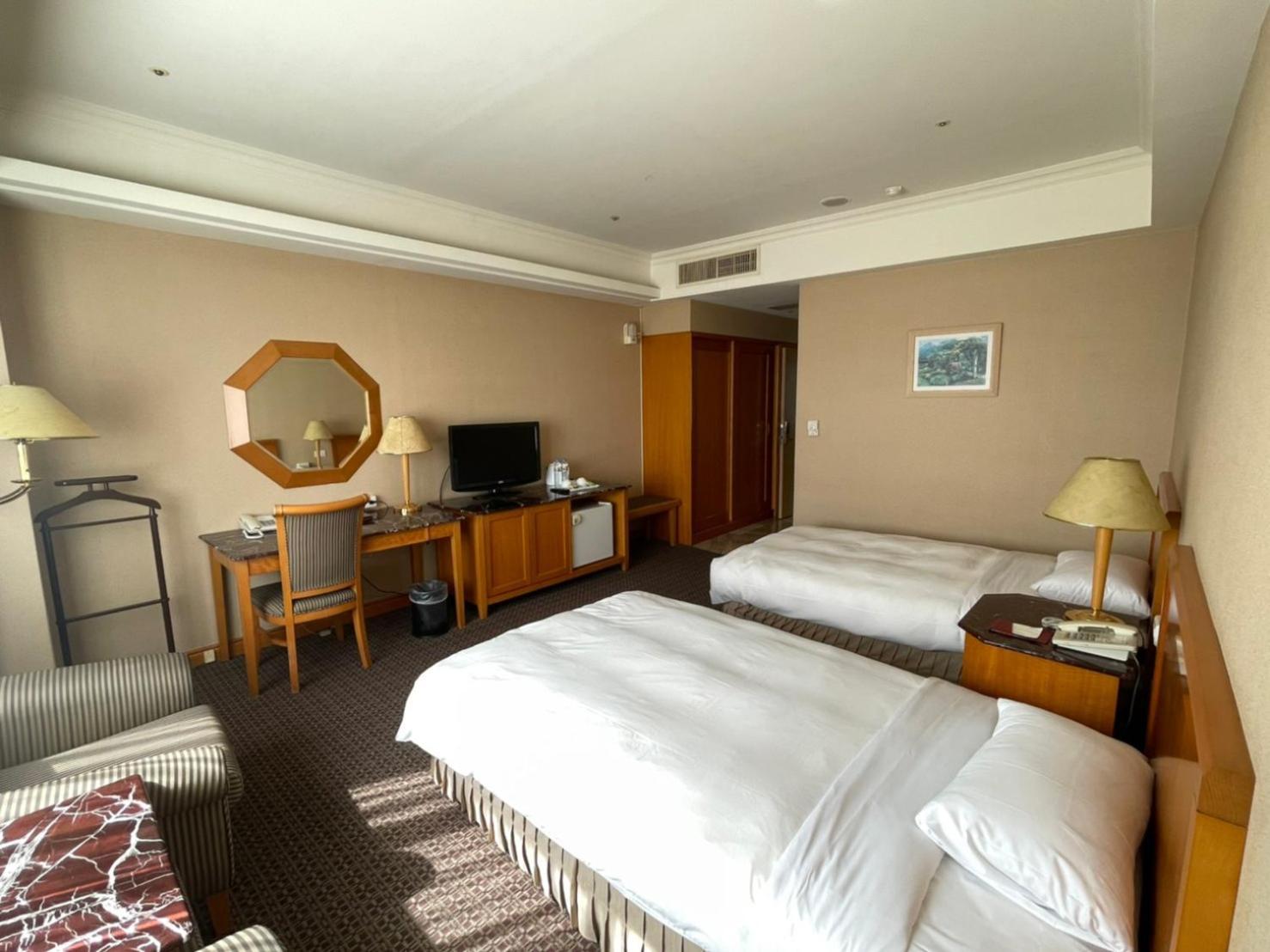 טאויואן Chuto Plaza Hotel מראה חיצוני תמונה